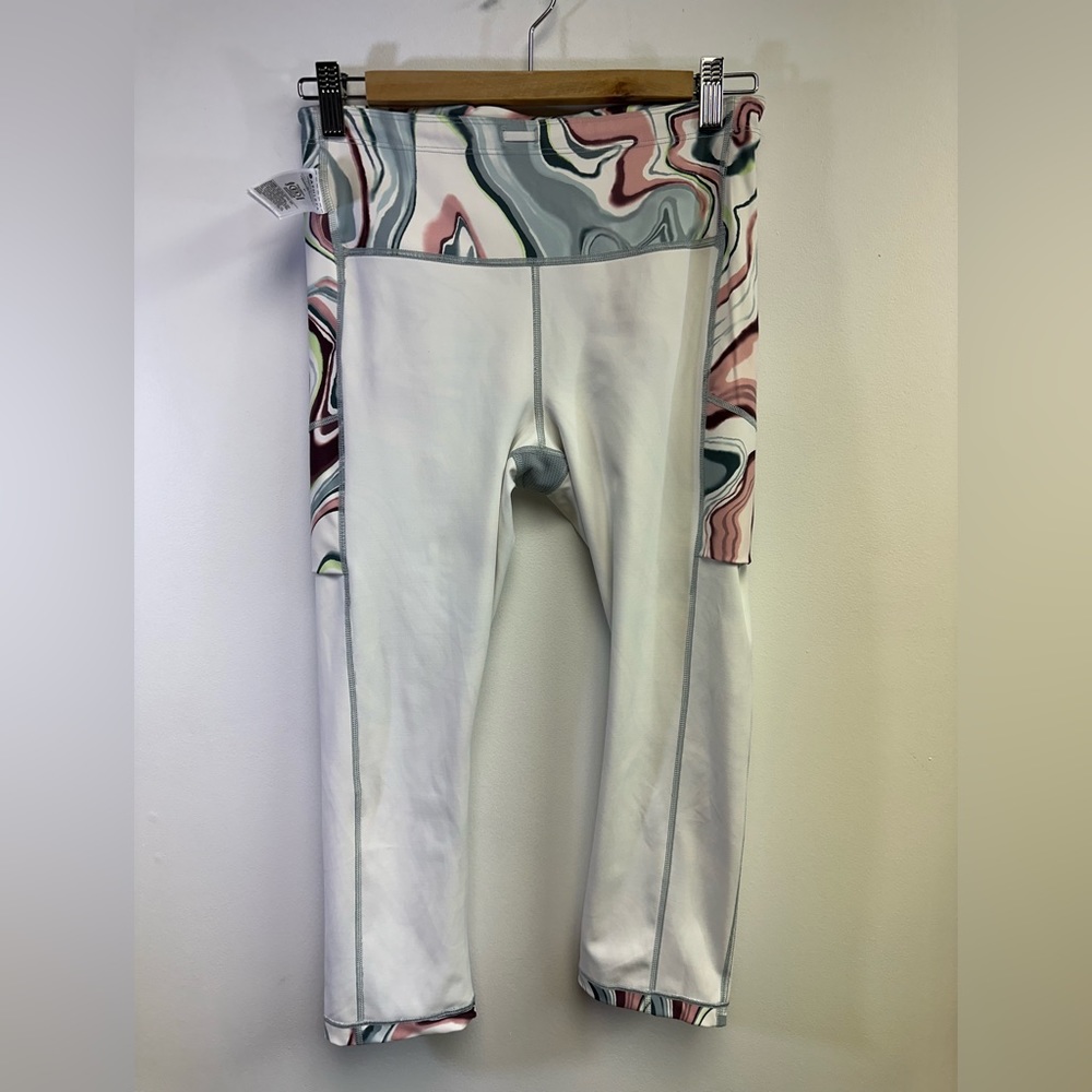 ATHLETA, Ultimate Stash Pocket Printed Capri, Marble Swirl, Size Medium - Picture 4 of 11
